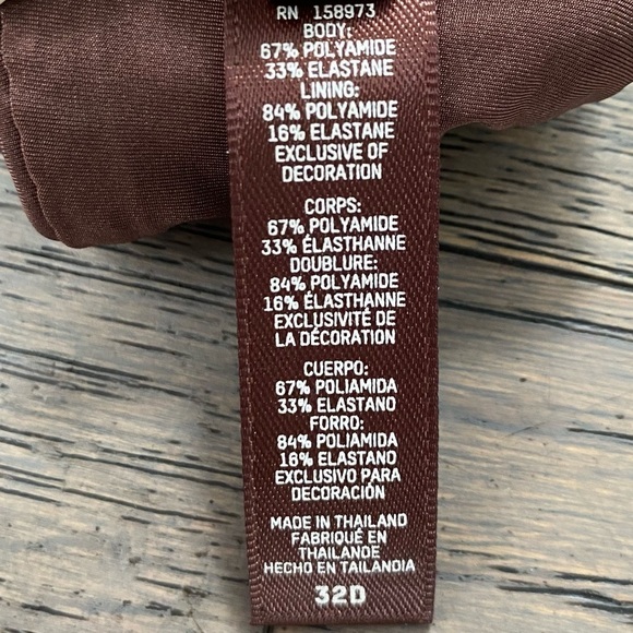 SKIMS No Show Molded Unlined Balconette Bra - Picture 5 of 6